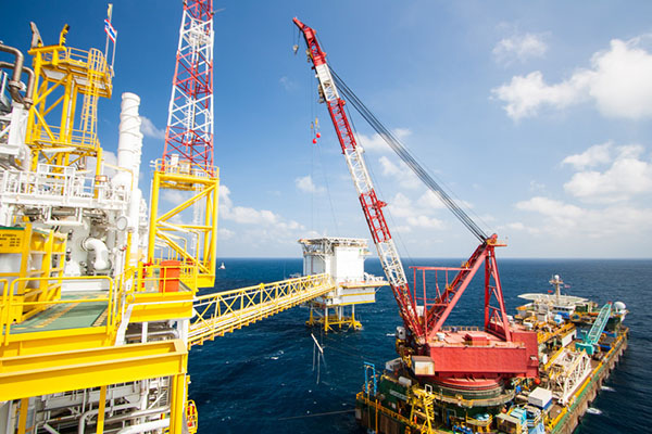 Crane barge