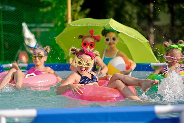 Kids' pool party