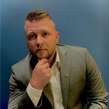 Ryan            Lay            