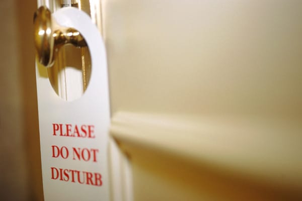 Please do not disturb sign